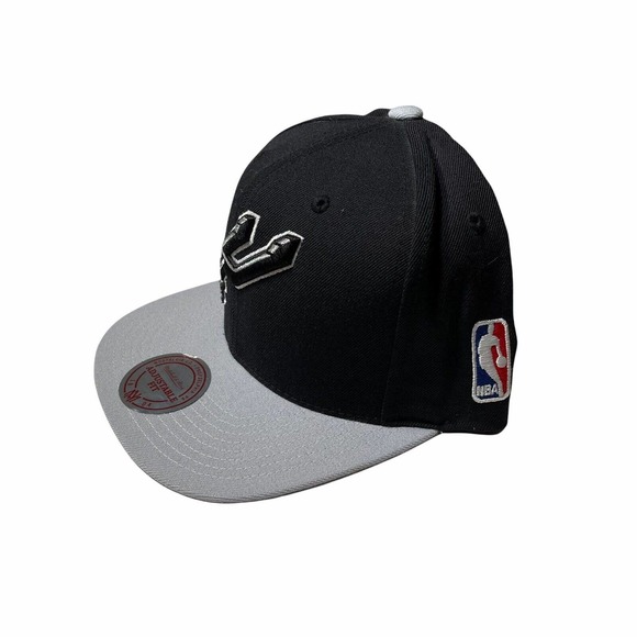 San Antonio Spurs Mitchell & Ness NBA Team Logo SnapBack‎ Hat - Picture 2 of 4